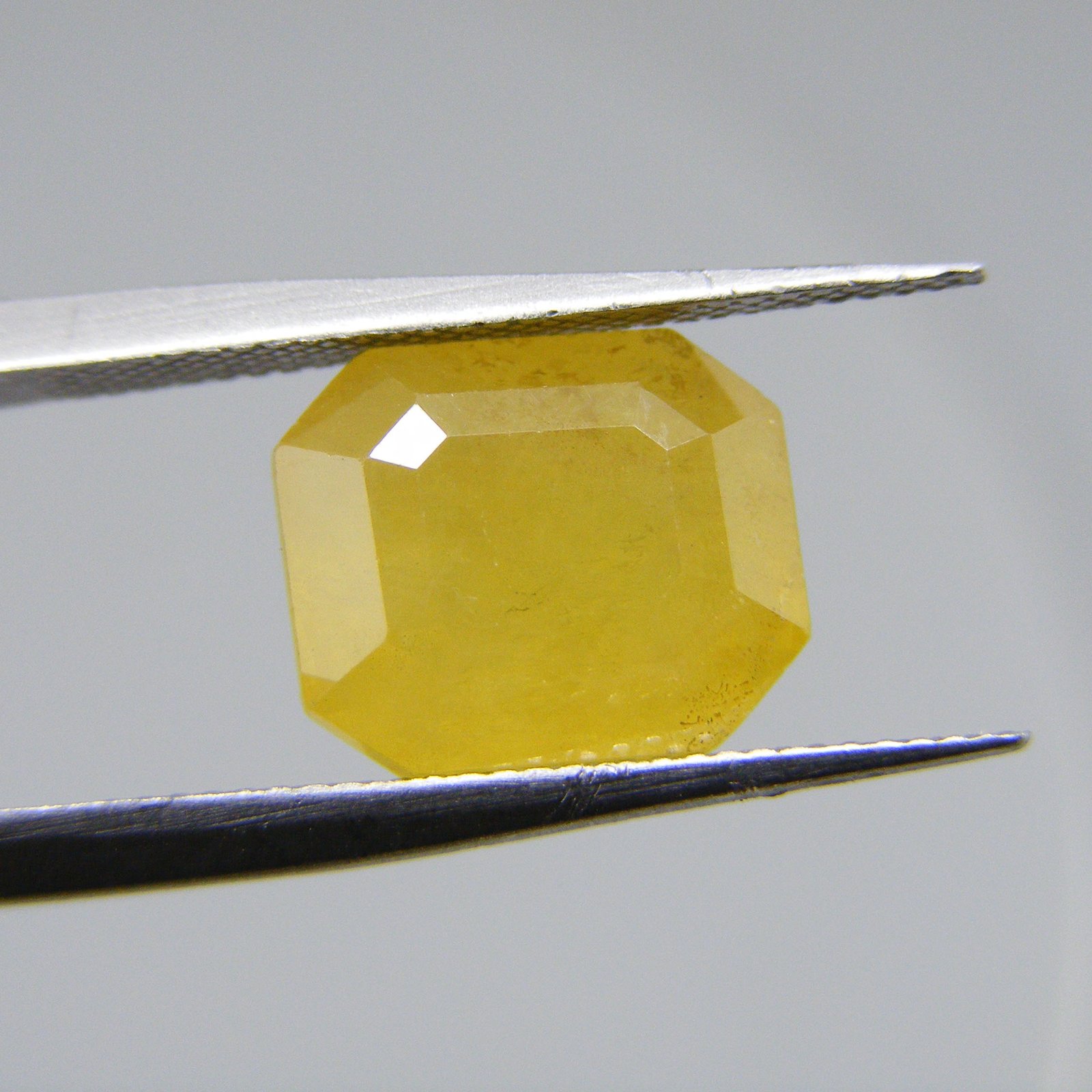 Natural bangkok Yellow Sappire